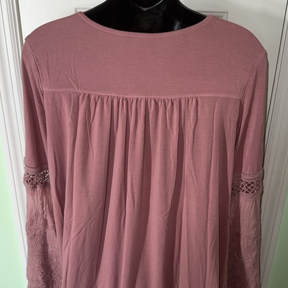 Soft Surroundings Dusty Pink/ Mauve Embroidered Bell Sleeve Soft Top Size M - Picture 9 of 10